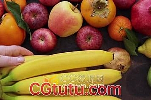实拍素材-放入一束香蕉桌上摆放着各种新鲜时令水果顶视图